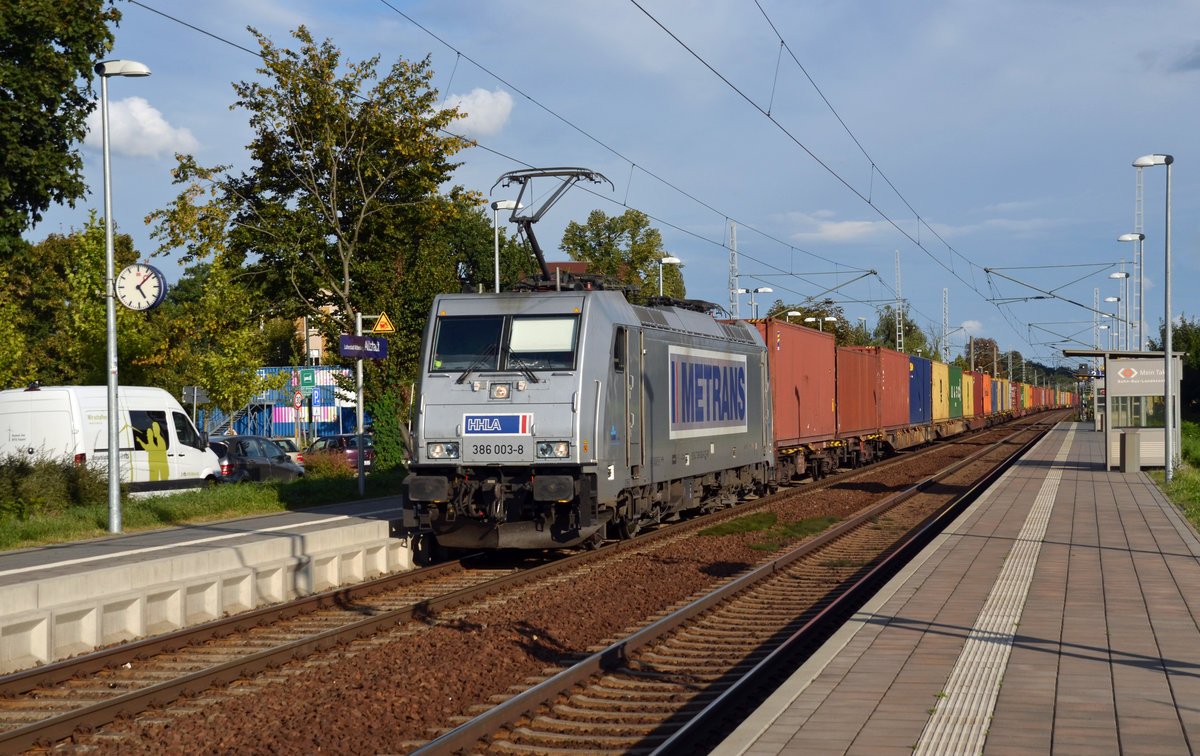 Von Tschechien kommend rollte 386 003 am 16.09.17 mit einem Containerzug durch Wittenberg-Altstadt Richtung Roßlau.