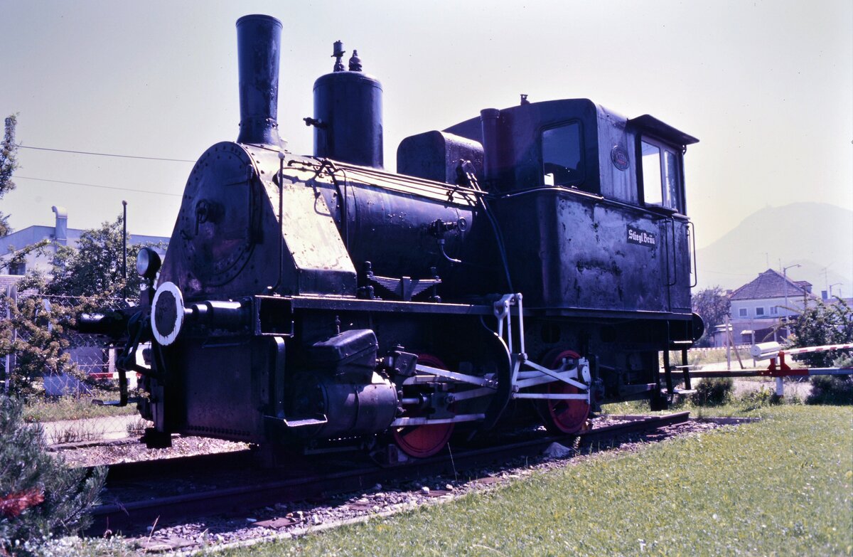 Vor dem Bw der Salzburger Lokalbahn in Salzburg habe ich am 03.08.1984 diese ausgestellte Dampflok mit der Fabriknummer 5395 entdeckt. 