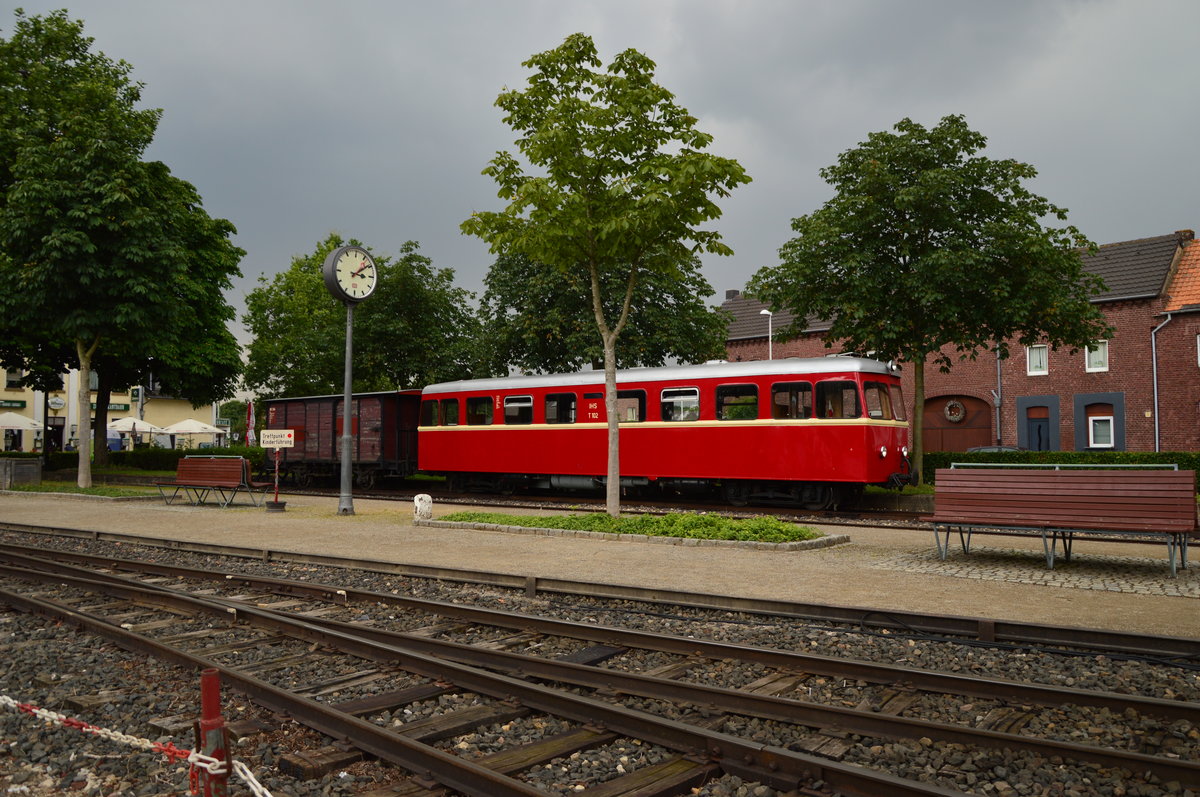 Vor dem drohenden Unwetterchen habe ich mich dann schnell aus Schierwaldenrat verdrückt, was dem Triebwagen 101 an dem Sonntag verwehrt blieb.31.7.2016