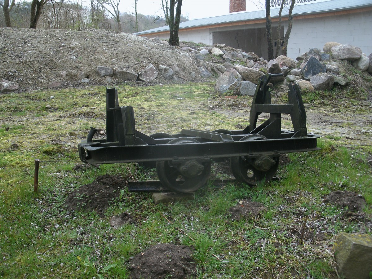 Vor dem Eingang in das Kreidemuseum in Gummanz steht diese ehmalige Feldbahnlore die zum Kreidetransport diente.Aufnahme vom 18.April 2014