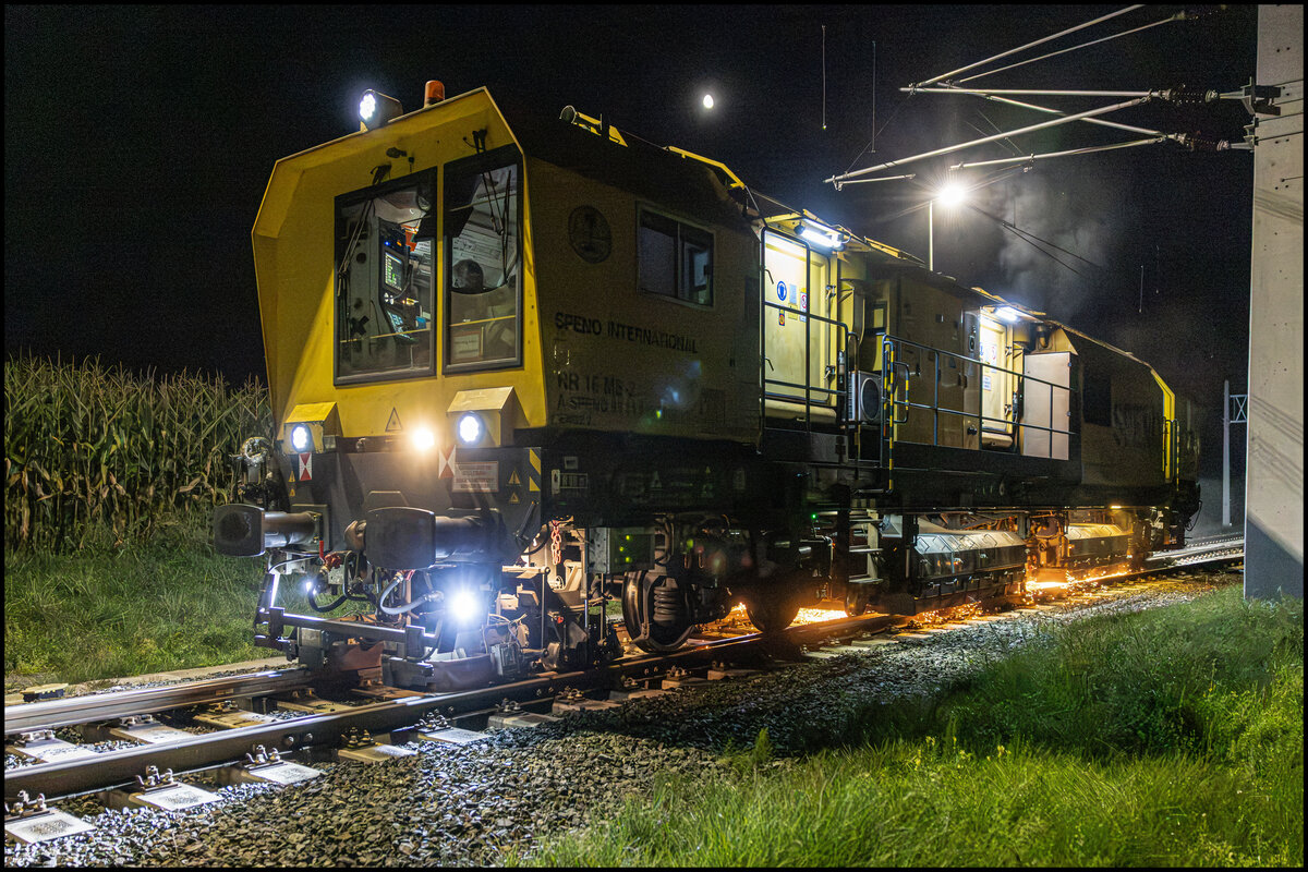 Vor der Haust�re Quasi hat es in der letzten Woche anst�ndig gefunkt . 
 Speno  ein Unternehmen mit Schweitzer Wurzeln hat einen Schienen-Schleifzug geschickt . 1. September 2026 in St. Martin im Sulmtal Bergla. 