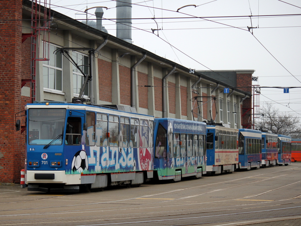 Voraussichtlich noch lnger werden die Tatra T6+NF-Beiwagen auf der Linie 1 zwischen Haffenallee und Rgener Str/Mecklenburger Allee,Rostock fahren Grund ist die Lieferung der Straenbahn vom Typ Vossloh 6N2.28.03.2014 