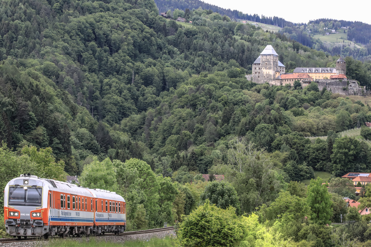 Vorbei an der Burg zu Landsberg misst 9362.008 ob Risse oder Unregelmäßigkeiten in den Schienen zu finden sind. 
22.05.2019