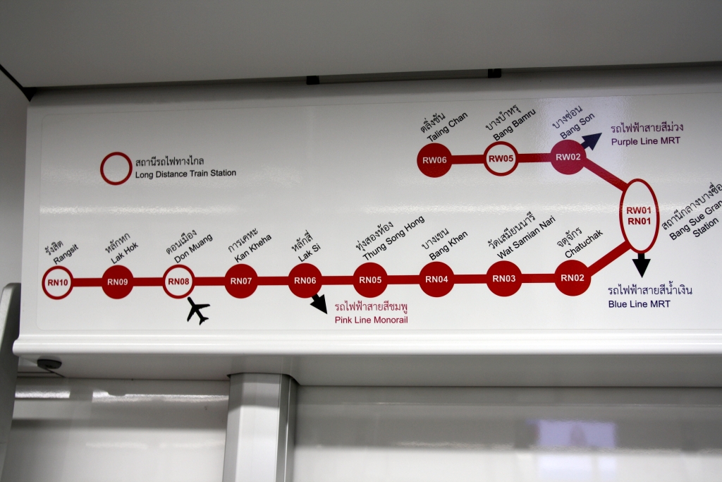 Vorläufiges Liniennetz der SRTET Red Lines. Verlängerungen in Richtung Norden und Westen sind in Bau, Richtung Süden teilweise in Bau sowie geplant. Aufgenommen am 01.Mai 2022 im SRTET 1121 (Hitachi, Type AT100, Baujahr 2020).