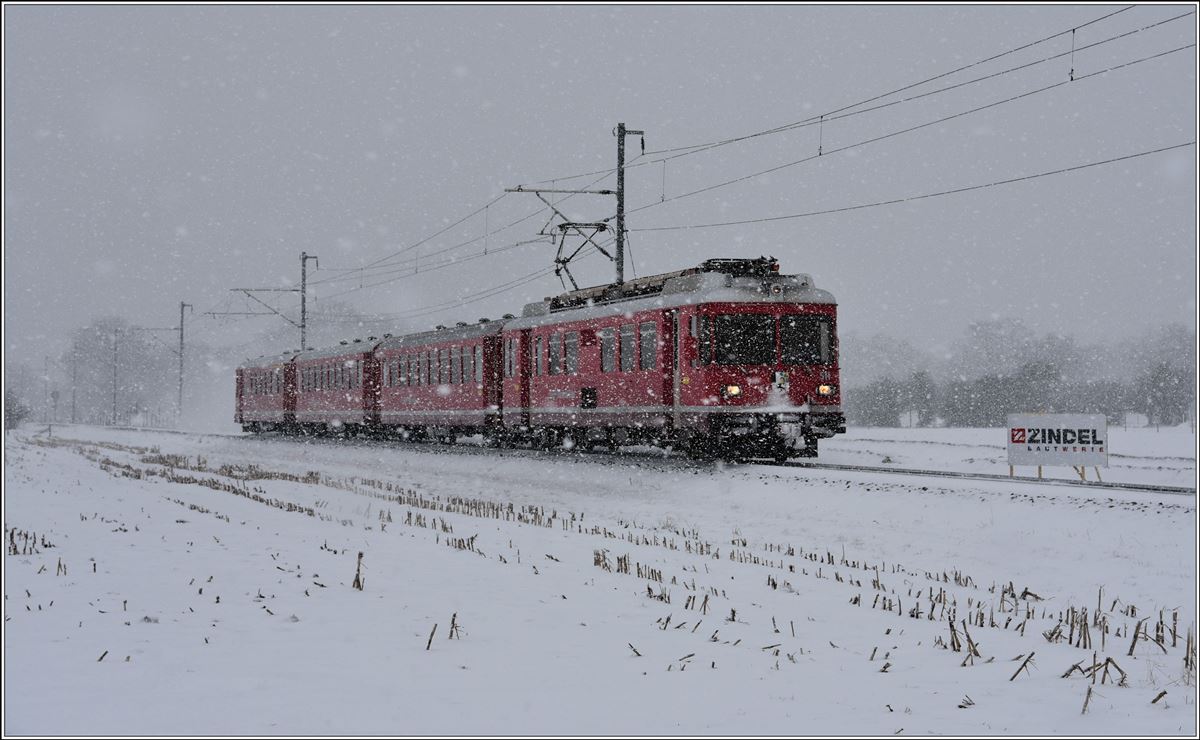 Vororts Pendelzug S1 1516 mit Be 4/4 511 zwischen Landquart und Malans. (15.02.2018)