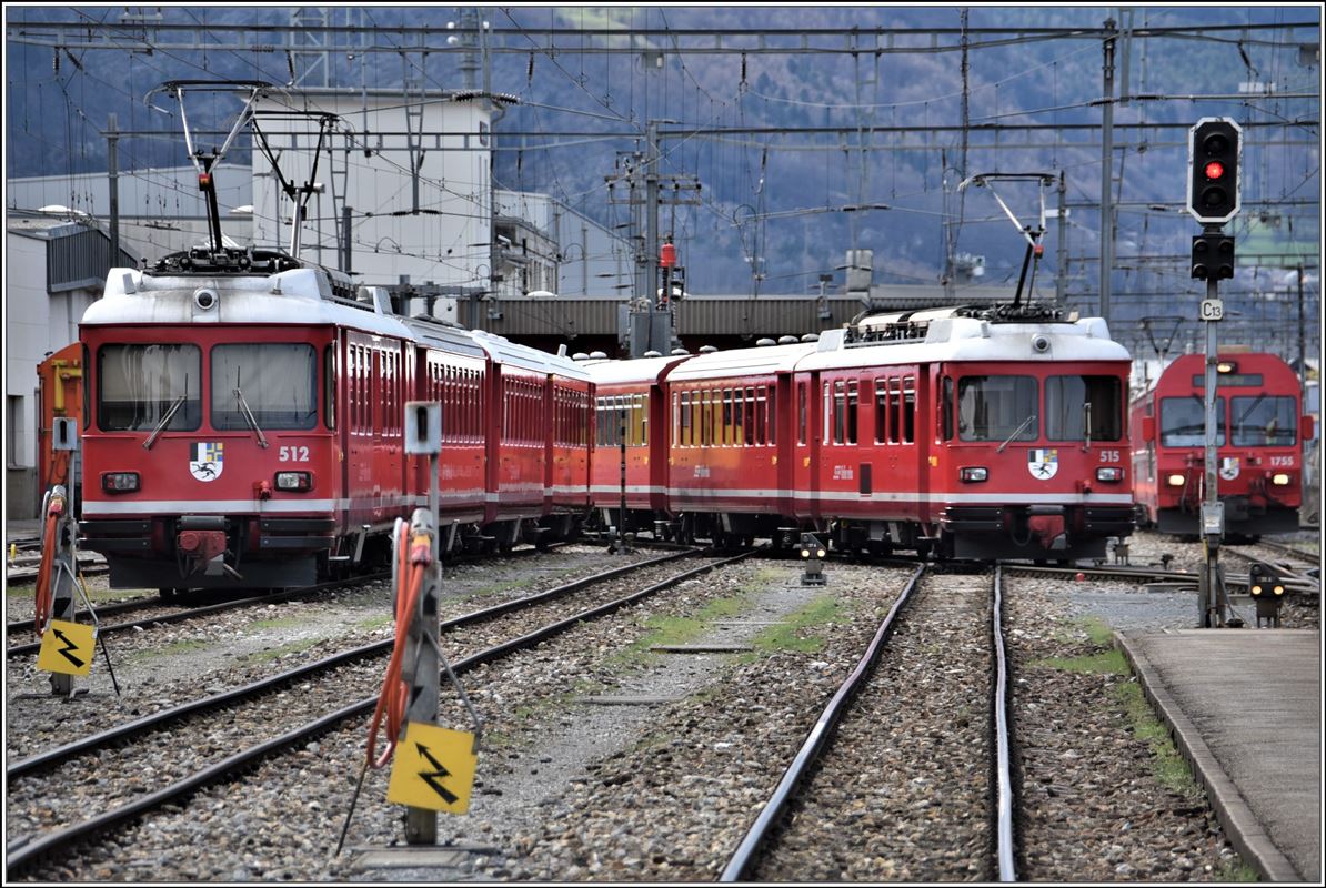 Vorortspendel Be 4/4 515 und 512 in Landquart. (04.04.2018)