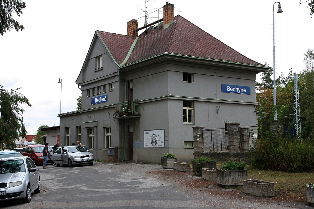 Vorplatzansicht des Bahnhof Bechyne am 25.August 2018.