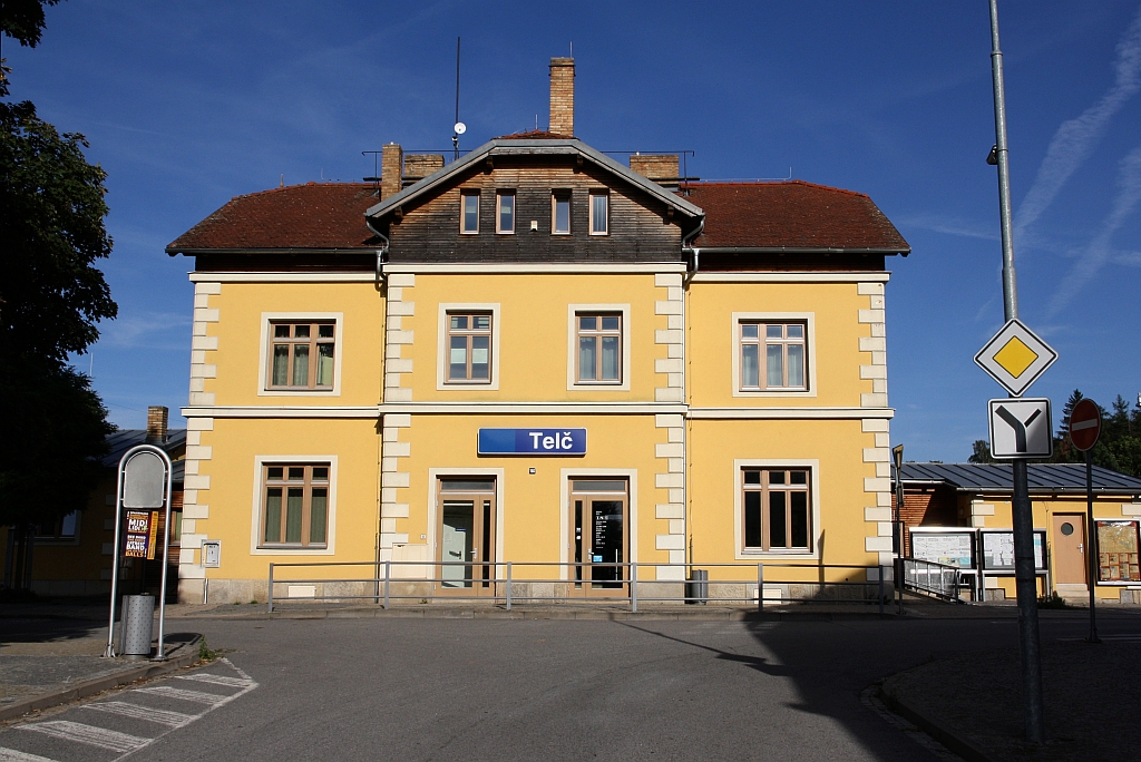Vorplatzansicht des Bahnhof Telc am 09.August 2019.