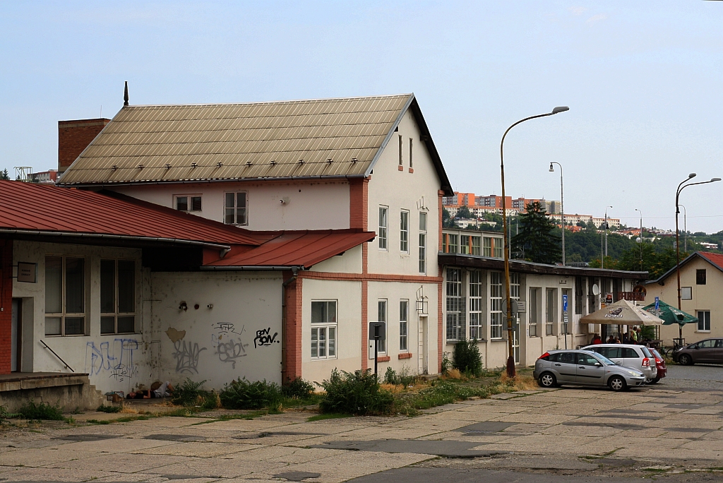 Vorplatzansicht des Bahnhof Zlin stred am 20.Juli 2019.