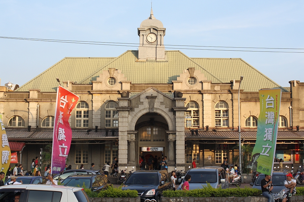Vorplatzansicht der Hsinchu Station am 01.Juni 2014.