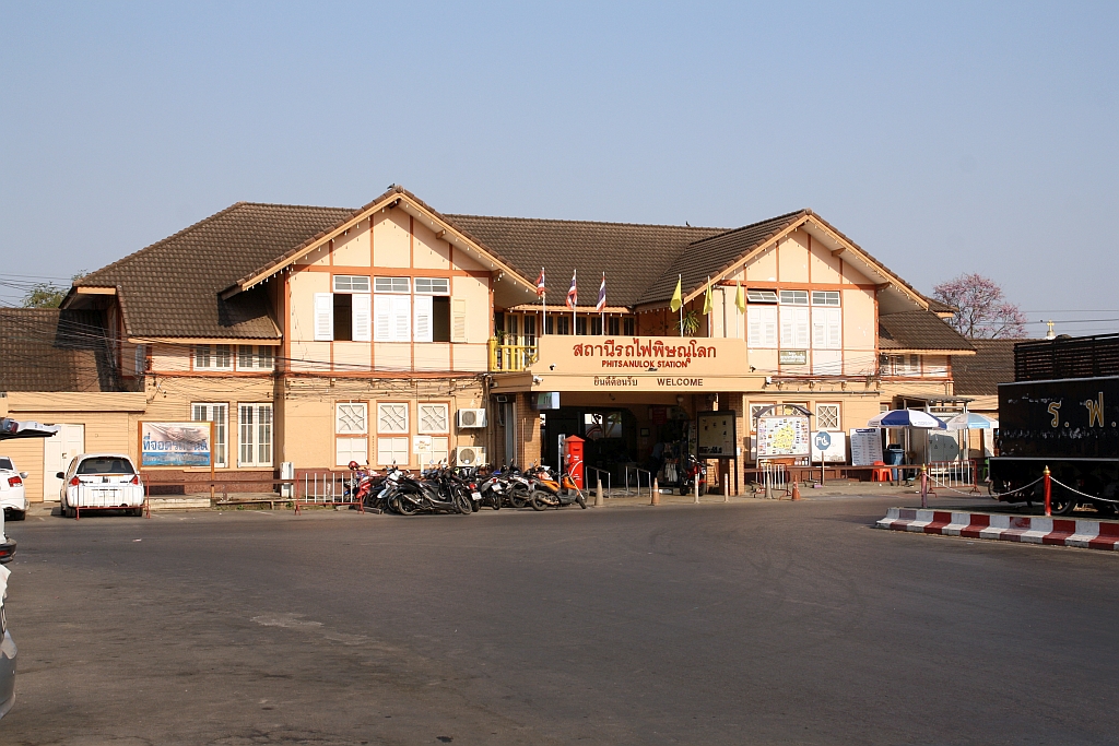Vorplatzansicht der Phitsanulok Station. Bild vom 28.März 2023.