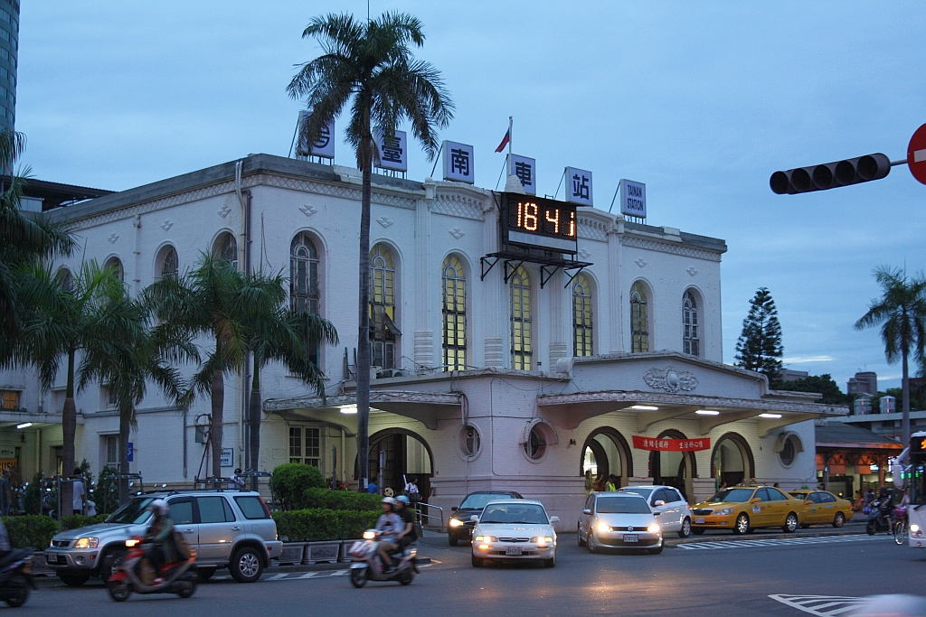 Vorplatzansicht der Tainan Station am 06.Juni 2014.