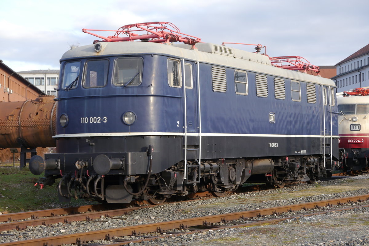Vorserien-Maschine 110 002 im Freigelände des DB-Museums Nürnberg, 29.12.17