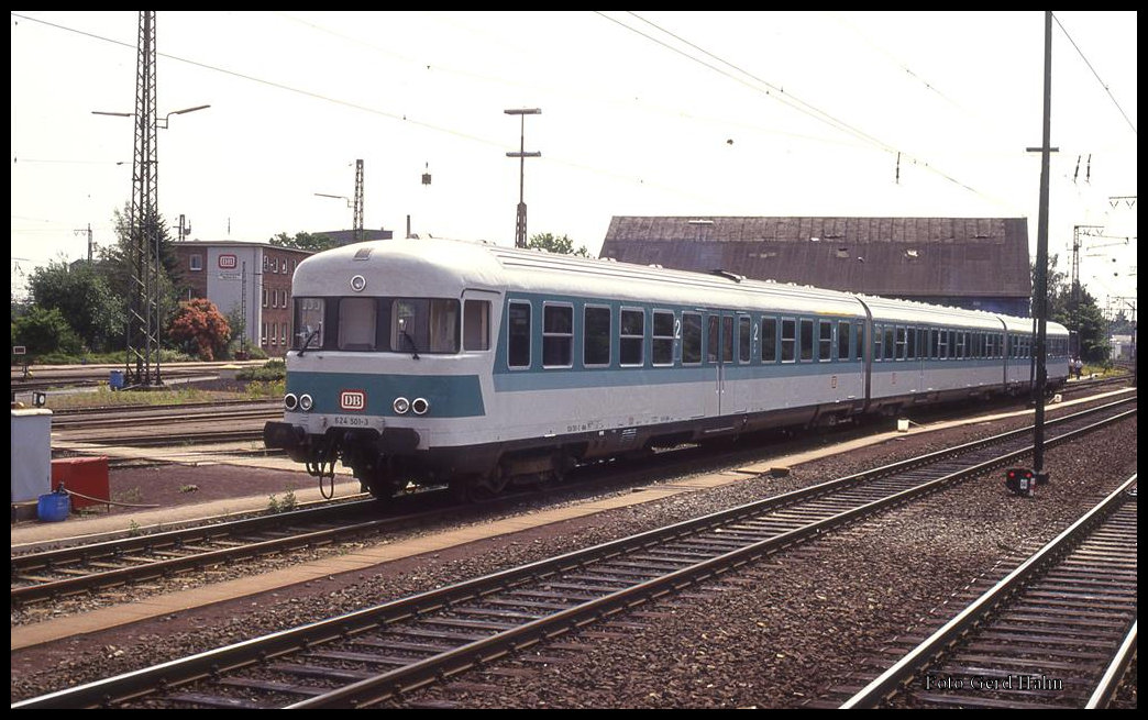 Vorserien VT 624501 im damals neuen blau - weißen Farbkleid am 9.7.1993 um 14.20 Uhr im HBF Münster.