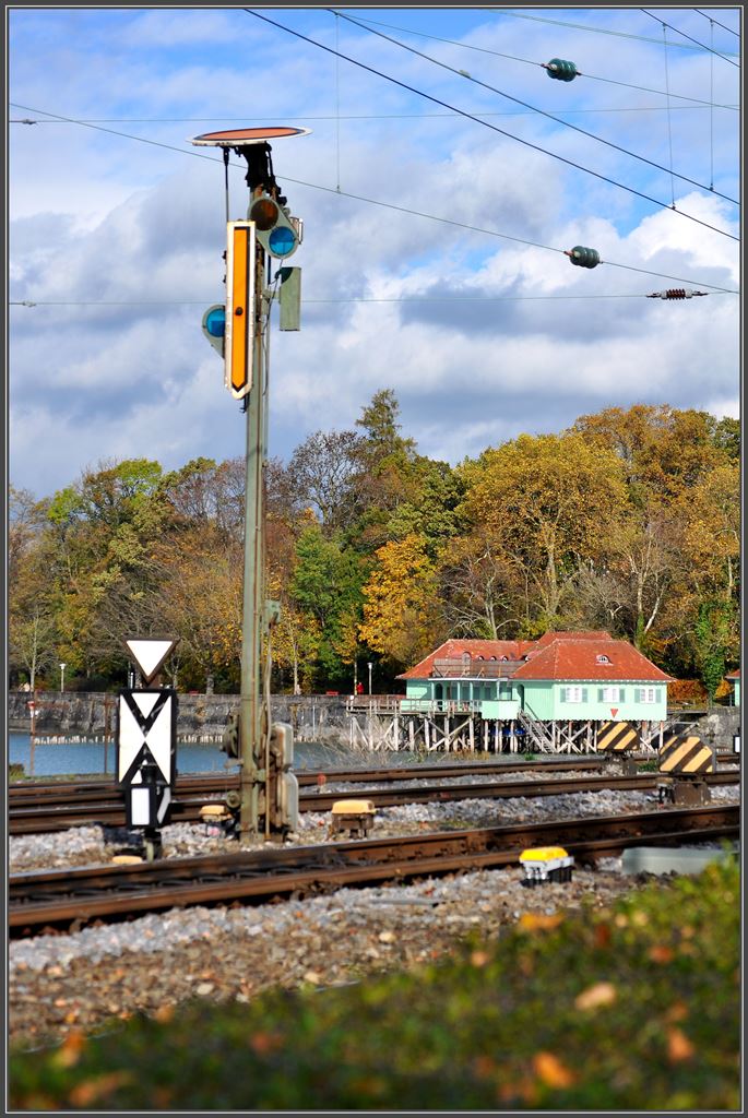 Vorsignal in Fahrtstellung auf dem Seedamm in Lindau. (05.11.2013)