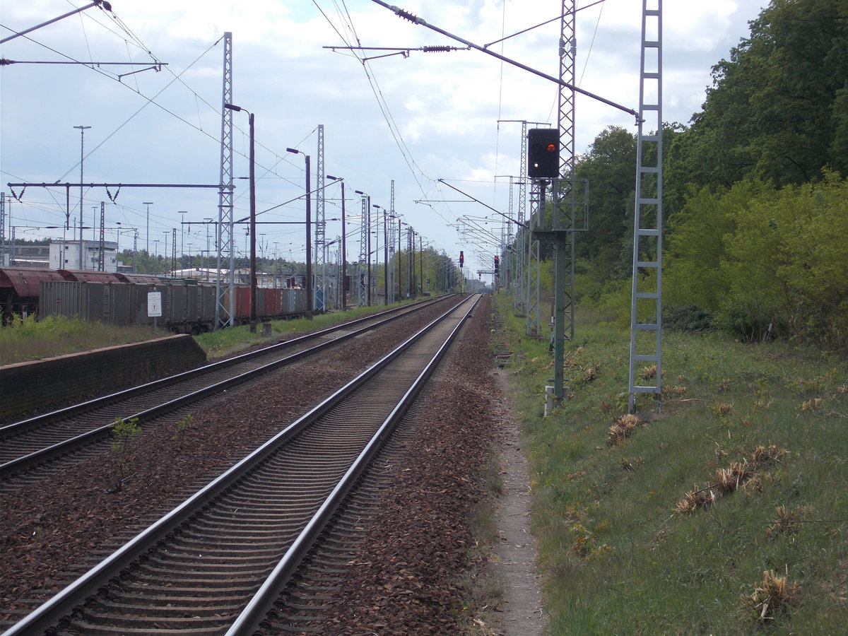 Vorsignalwiederholer,am 16.Juni 2016,von Seddin.Aufgenommen vom Bahnsteigende.