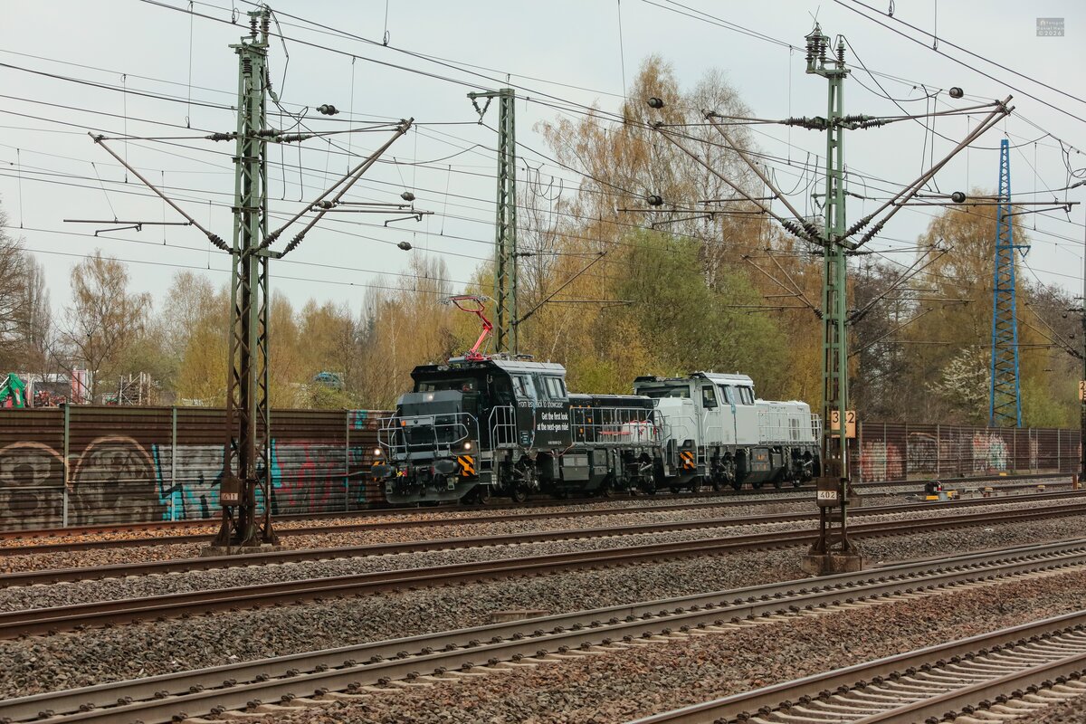 Vossloh 1120 001-5 Modula & 1020 002-4 D-VL Modula in Hamburg Harburg, April 2026.