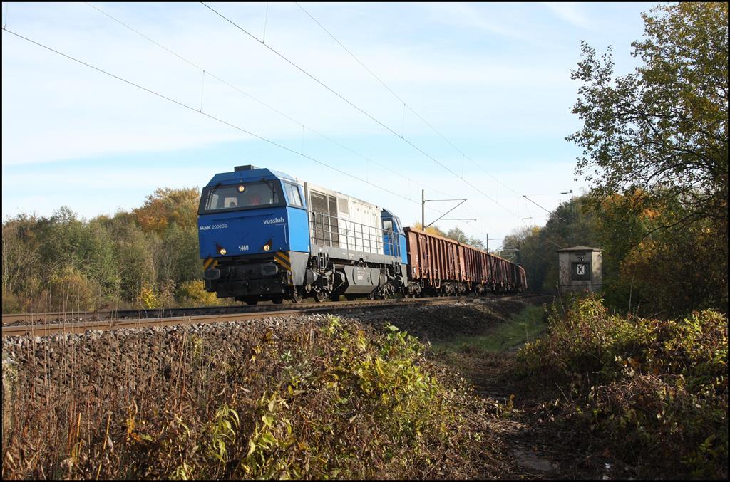 Vossloh 1460 war am 6.11.2018 zwischen Georgsmarienhütte und Osnabrück Hafen im Schrott Pendel Einsatz. Hier ist sie mit dem Schrottzug um 10.43 Uhr in Osnabrück Hellern zum Bahnhof Hasbergen unterwegs, wo sie in Richtung Georgsmarienhütte umsetzen muss.