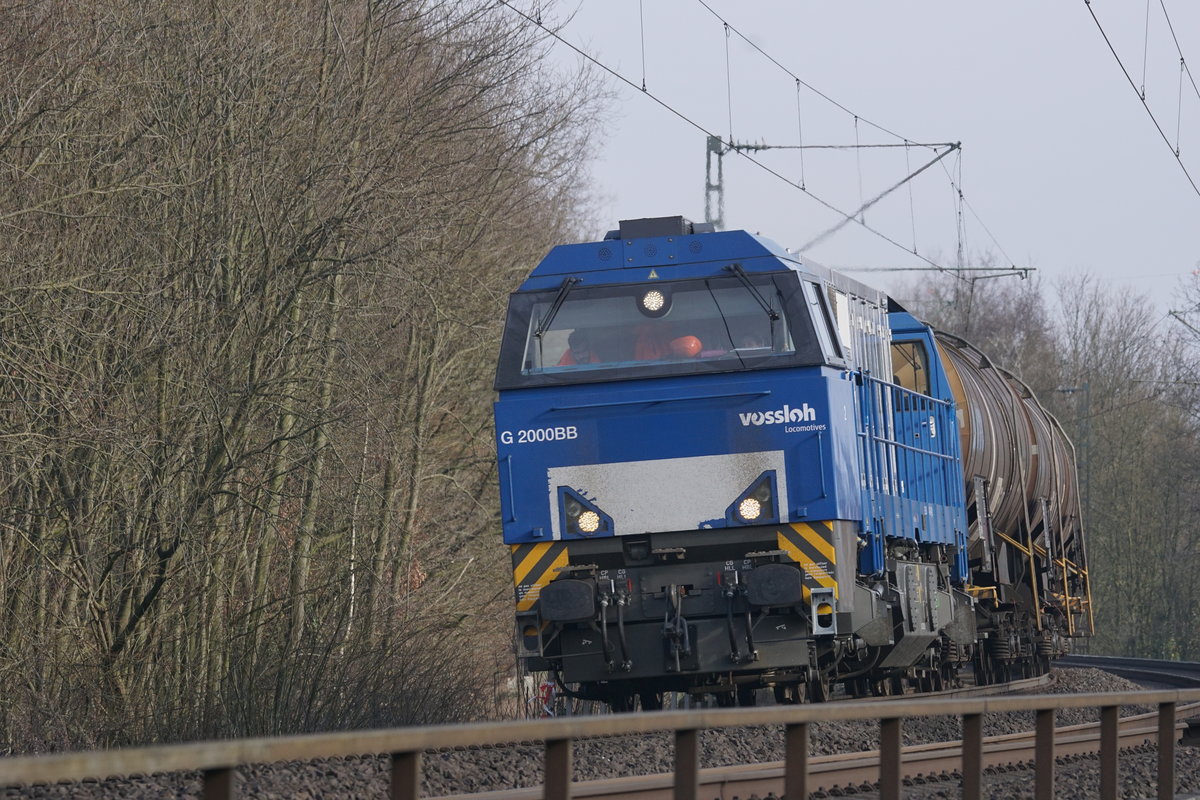 Vossloh G 2000 BB (92 80 1272 409-4 D-VL) unterwegs für die Bentheimer Eisenbahn AG am 19.,02.2018 auf dem Weg in Fahrtrichtung Osnabrück. Der Zug hat kurz zuvor den Mittelandkanal bei Stirpe (LK Osnabrück) passiert.