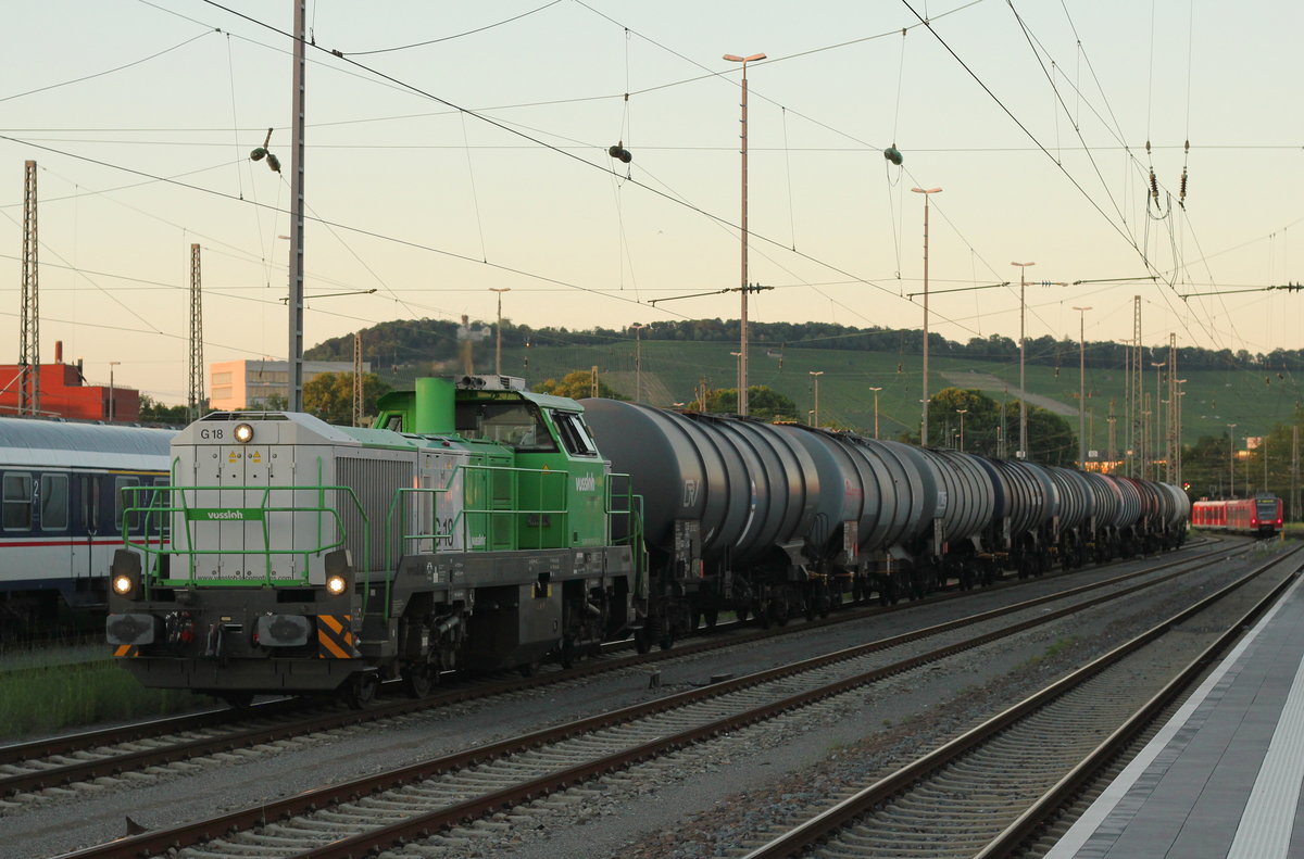 Vossloh G18 001 mit Kesselwagenganzzug am 30.06.2020 bei der Einfahrt in Heilbronn Hbf. 
