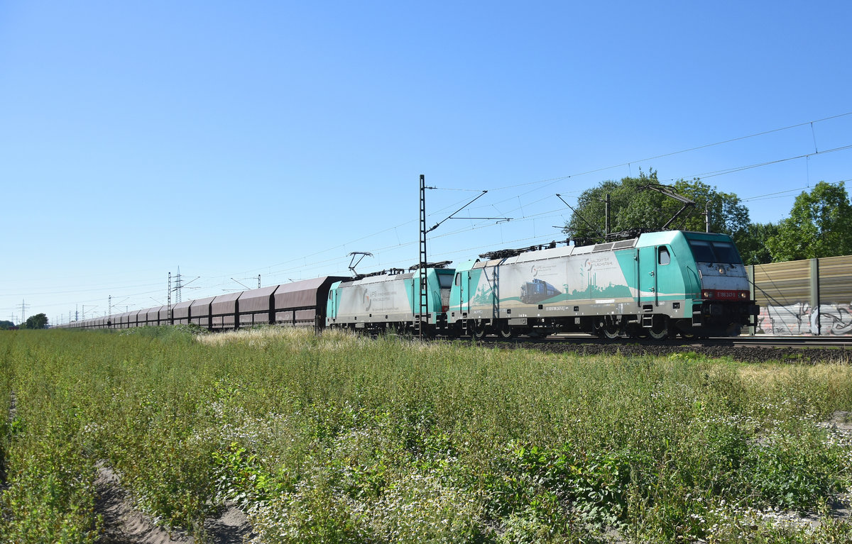 VPS (Verkehrsbetriebe Peine-Salzgitter GmbH) E 186 247-3 und 186 244-0 in Doppeltraktion kommend aus Richtung Lüneburg. Höhe Bardowick, 03.07.2018.