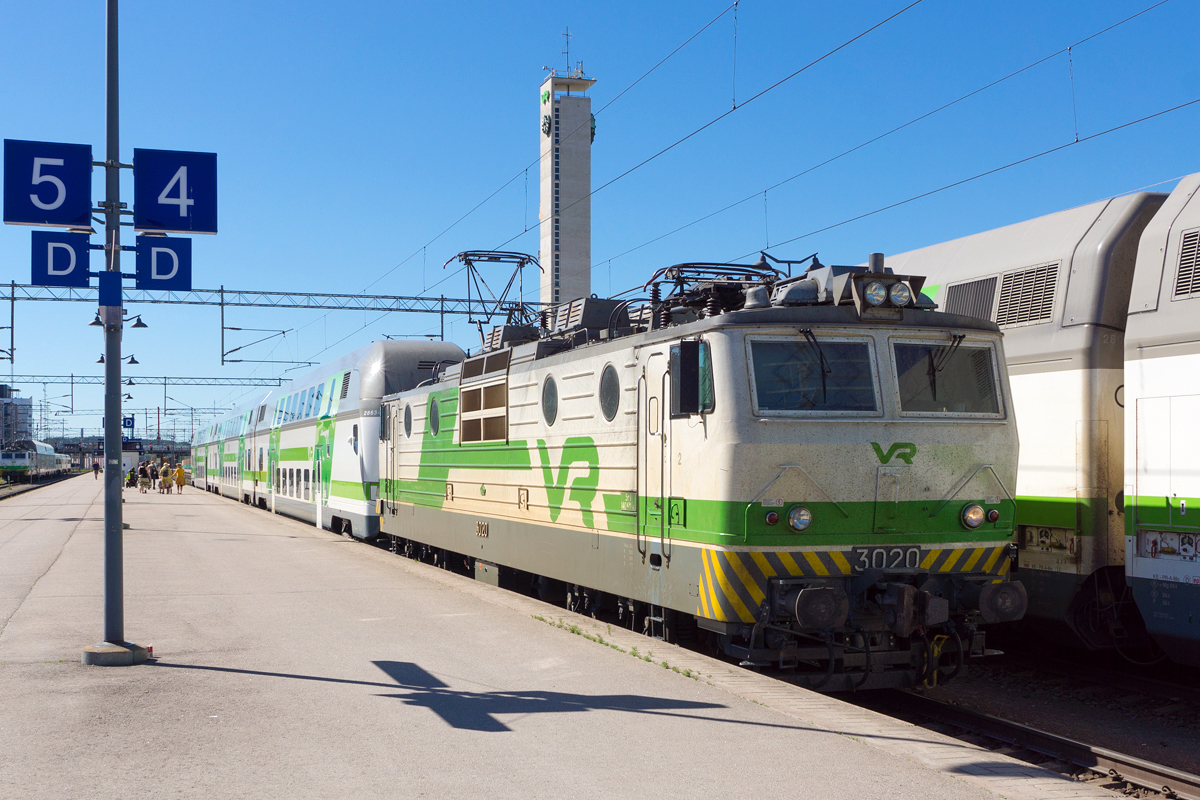 VR Lok 3020 mit dem IC aus Helsinki am 30.05.2018 in Tampere.