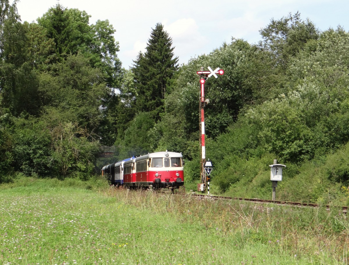 VS 14, VT 8, 626 410 und 626 220 der SAB zu sehen am 08.08 bei der ausfahrt in Münsingen.
