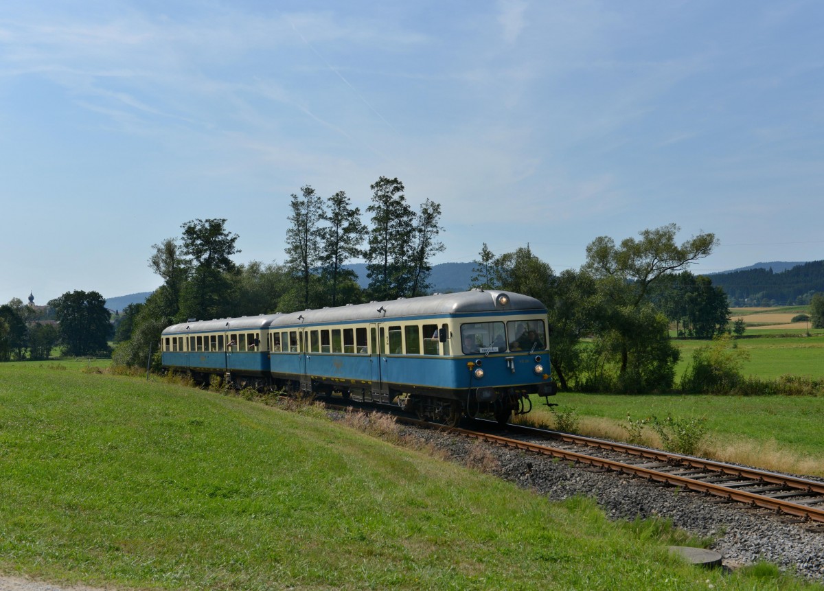 VS 28 + VT 07 bei einer Sonderfahrt auf der Wanderbahn von Gotteszell nach Viechtach am 18.08.2013 bei Prnst.