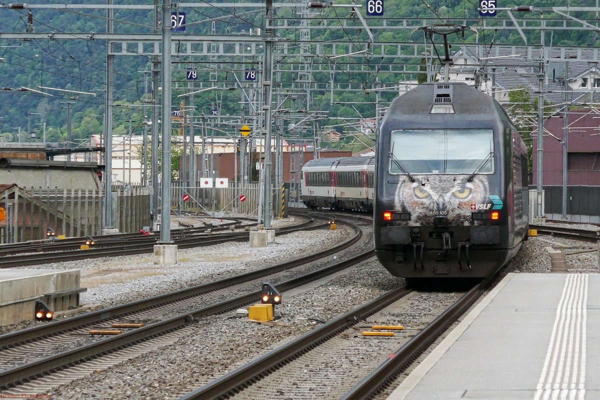 VSLF Werbelok am 14.5.2016 gegen Abend nochmals mit einem IR nach Brig, bei der Ausfahrt in Visp.