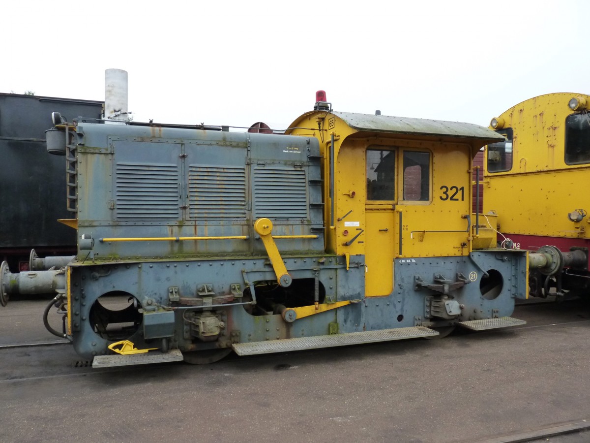VSM 321, betriebsfähig, 1940 bei Werkspoor gebaut / in Beekbergen am 6.9.2014 beim großen Eisenbahn-Spektakel  „Terug naar Toen - Zurück nach Damals“ der Museumseisenbahn VSM in Beekbergen / NL,

