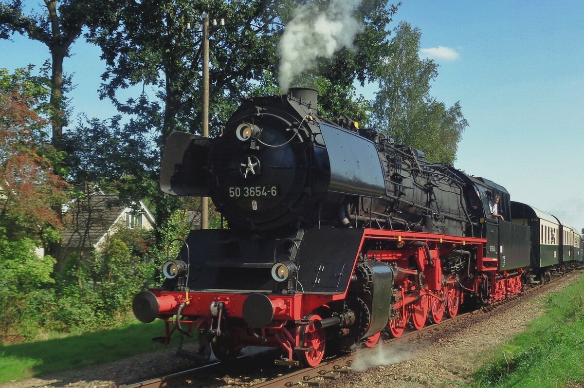 VSM Dampfpendel mit 50 3654 verlässt am 2 September 2018 Beekbergen.