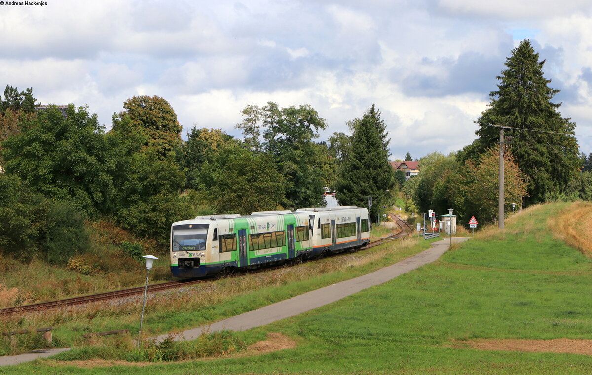 VT 016 und VT 531 als SWE88792 (Freudenstadt Hbf-Offenburg) bei Loßburg 11.9.21