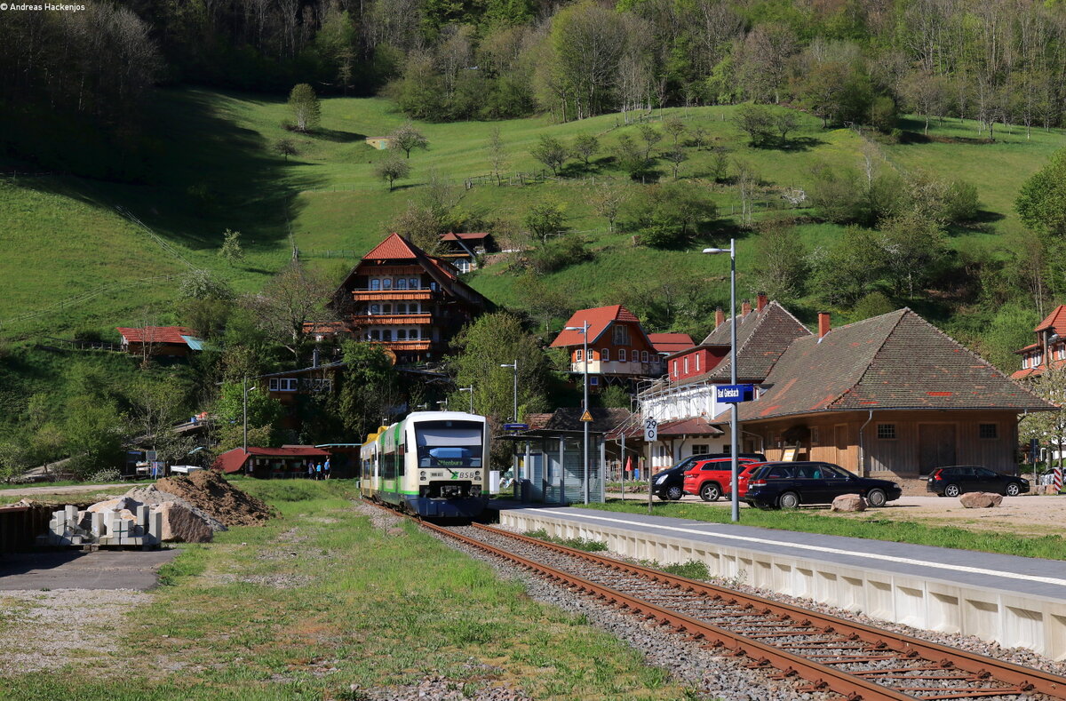 VT 017 und VT 526 als SWE 88595 (Bad Griesbach - Offenburg) in Bad Griesbach 28.4.22
