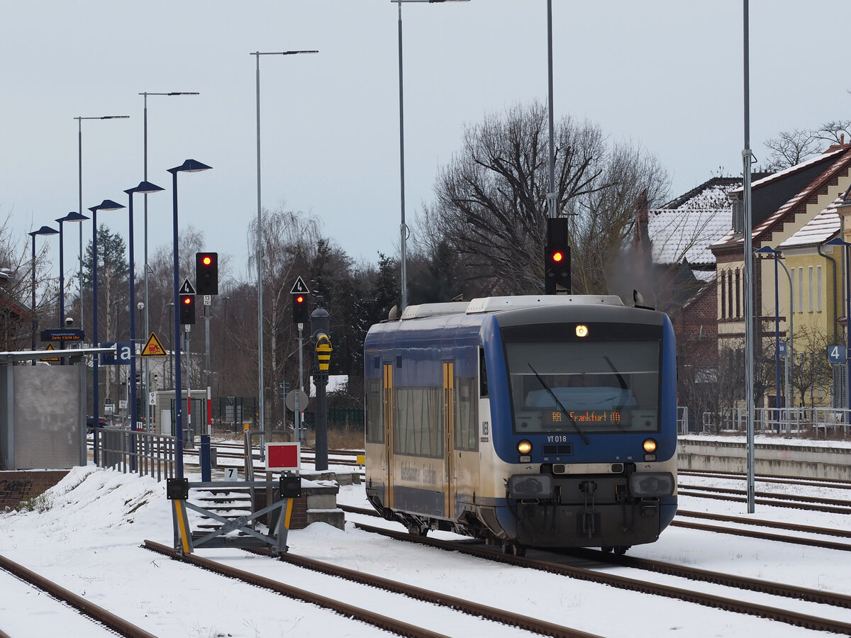 VT 018 (650 550) der Niederbarnimer Eisenbahn verlässt als RB 61255 (RB 36) Beeskow Richtung Frankfurt (Oder).

Beeskow, der 21.01.2024