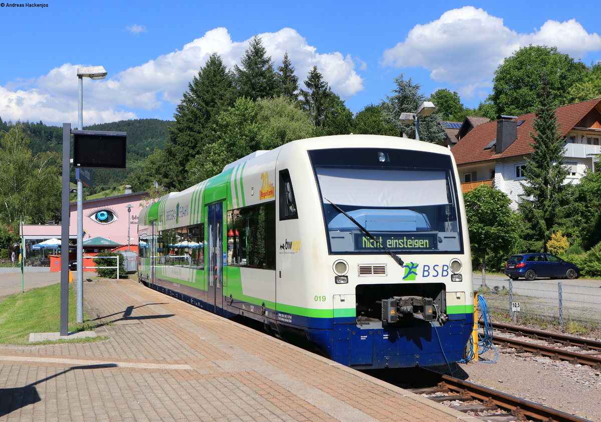 VT 019 abgestellt in Oberharmersbach Riersbach 25.6.20 - Bahnbilder.de