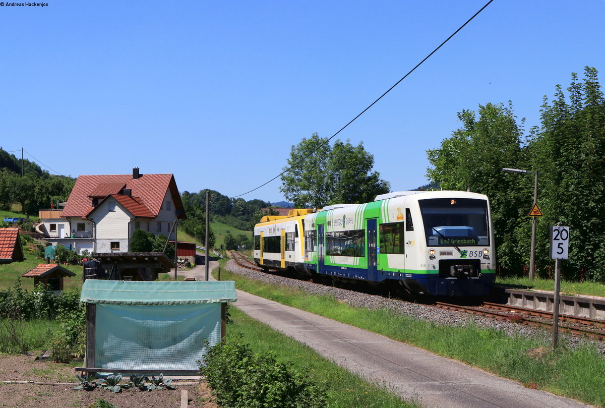 VT 019 und VT 522 als SWE87384 (Freudenstadt Hbf-Bad Griesbach(Schwarzw)) in Ibach 24.6.20