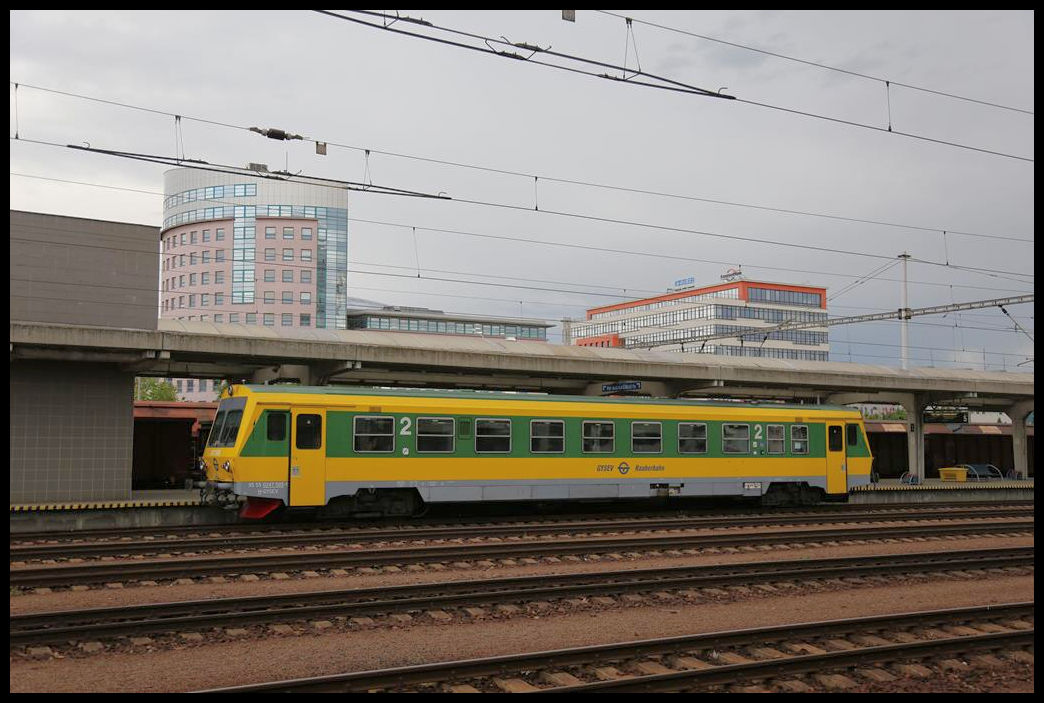 VT 0247505 der GYSEV am 11.5.2019 im Bahnhof Bratislava Petrzalka.