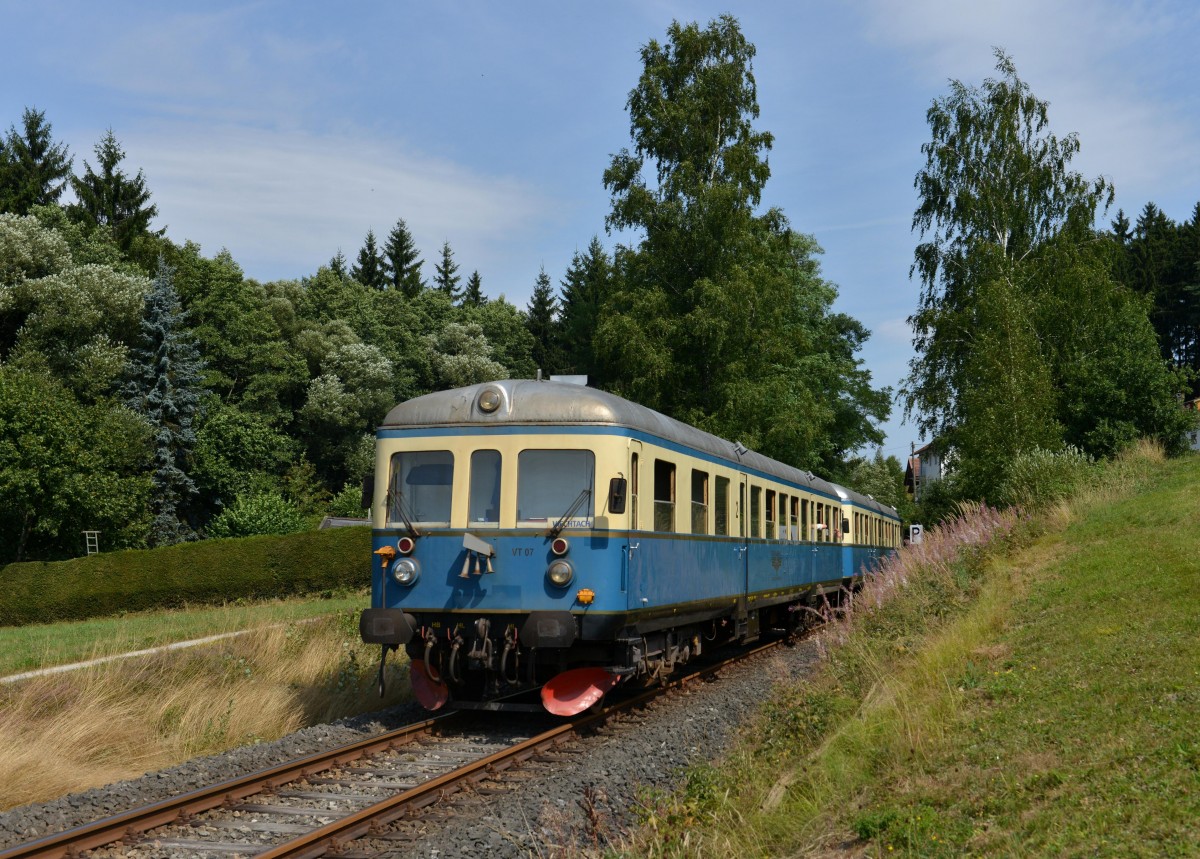 VT 07 + VS 28 bei einer Sonderfahrt auf der Wanderbahn am 18.08.2013 bei Prnst.