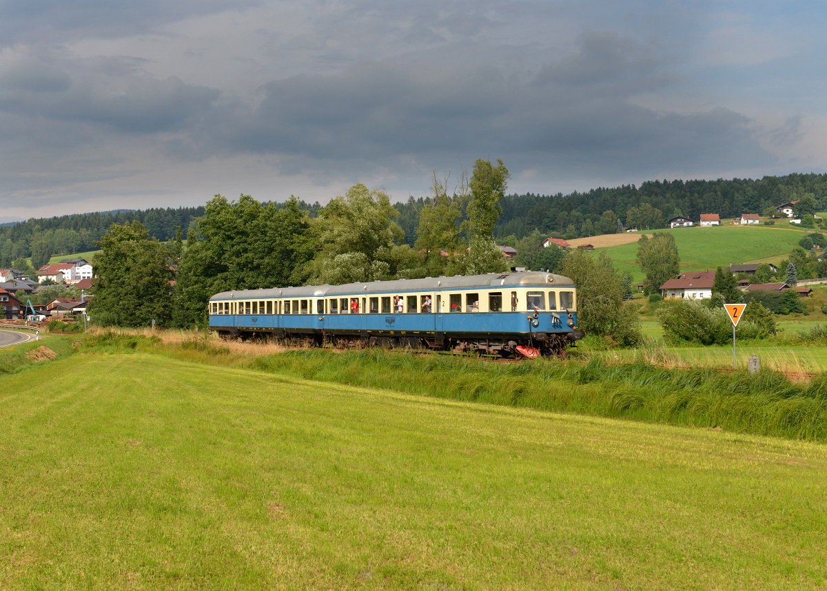 VT 07 + VS 28 bei einer Sonderfahrt nach Gotteszell am 27.07.2014 bei Teisnach.
