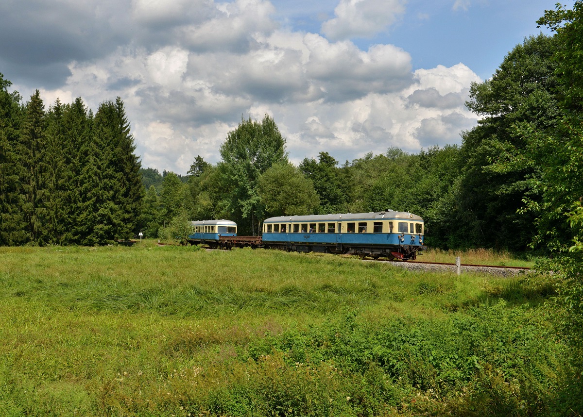 VT 07 + VS 28 bei einer Sonderfahrt nach Gotteszell am 03.08.2014 bei Teisnach.