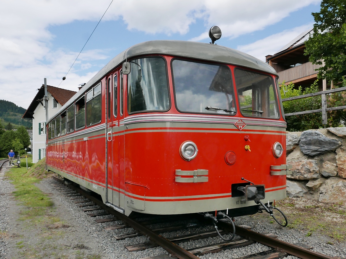 VT 10.02 (95 81 5010 002-1-A-GKB) im Bahnhof Übelbach anlässlich einer Fahrzeugausstellung zur 100-Jahr-Feier der Strecke Peggau-Übelbach, 04.08.2019

Die GKB (Graz-Köflacher-Bahn) beschaffte den Uerdinger Schienenbus ab 1953 und setzte sie bis 1993 ein. Der VT10.02 wird seitdem von den Steirischen Eisenbahnfreunden (StEF) als Museumsfahrzeug unterhalten.
Wenn er nicht unterwegs ist, kann er im Technischen Eisenbahnmuseum Lieboch besichtigt werden.