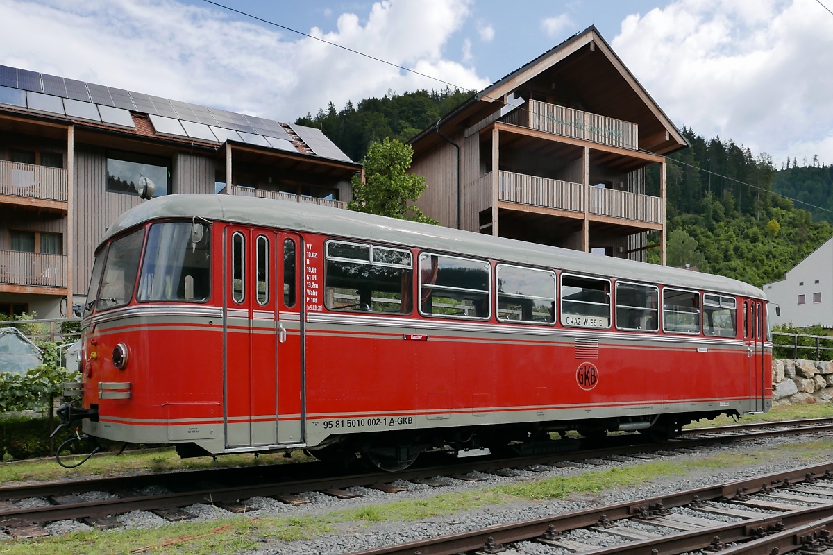 VT 10.02 (95 81 5010 002-1-A-GKB) im Bahnhof Übelbach anlässlich einer Fahrzeugausstellung zur 100-Jahr-Feier der Strecke Peggau-Übelbach, 04.08.2019

Die GKB (Graz-Köflacher-Bahn) beschaffte den Uerdinger Schienenbus ab 1953 und setzte sie bis 1993 ein. Der VT10.02 wird seitdem von den Steirischen Eisenbahnfreunden (StEF) als Museumsfahrzeug unterhalten.
Wenn er nicht unterwegs ist, kann er im Technischen Eisenbahnmuseum Lieboch besichtigt werden.
