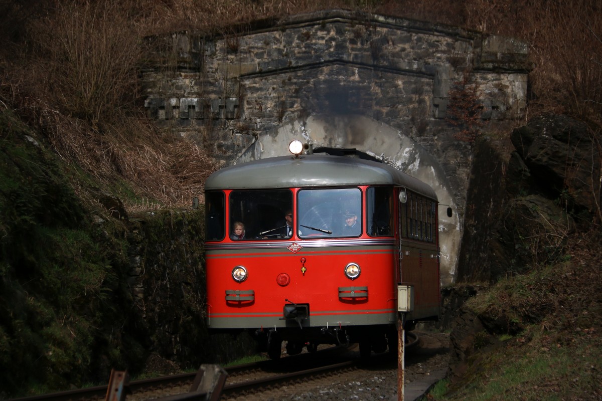 VT 10.02 bei der ausfahrt aus dem  Kleinen  Tunnel am Köflacher Ast der GKB am vergangene 19.03.2016