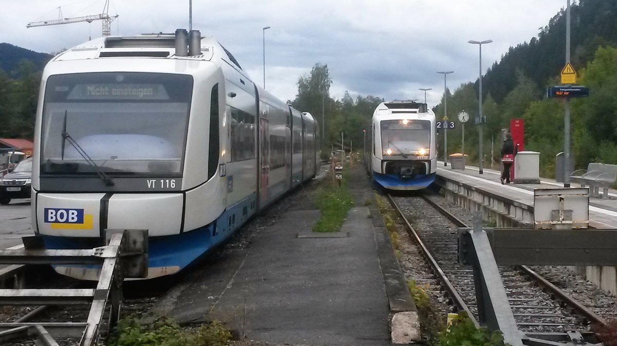 VT 110 und 116 der BOB am 23.September 2015 im Bahnhof Bayrischzell.