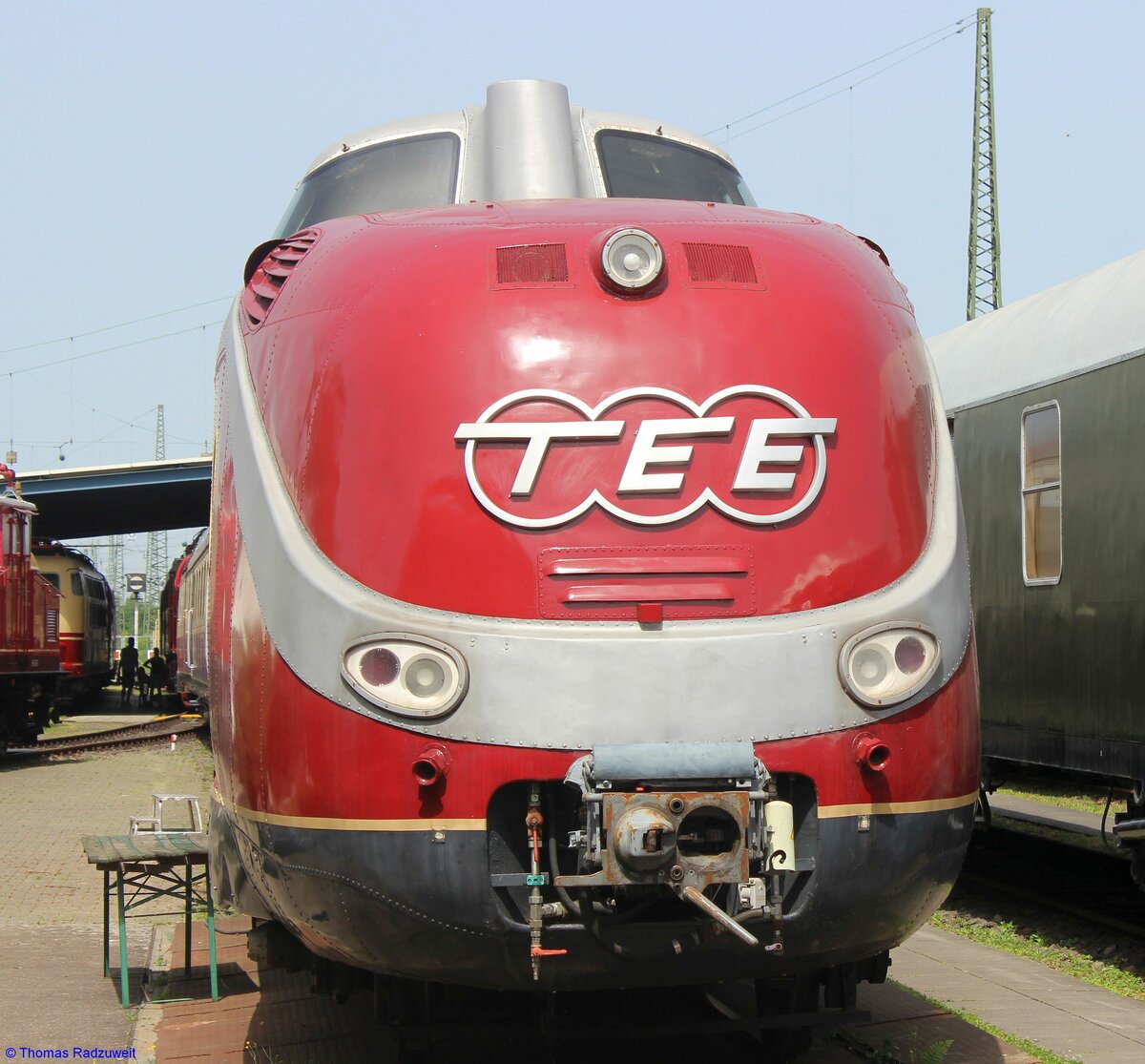 VT 11.5 diente dem ehemaligen Trans-Europa-Express TEE, legendär und unvergessen. Im Besitz des DB-Museums Koblenz - Lützel befinden sich VT 11 5008 und VT 11 5012. Hier mit dem Zugschild TEE  Saphir  - Dortmund-Ostende. Aufgenommen am 18. Juni 2022.