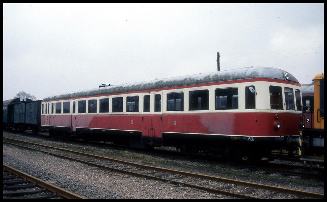 VT 12 der Dampf Eisenbahn Weserbergland am 6.4.1995 in Rinteln.