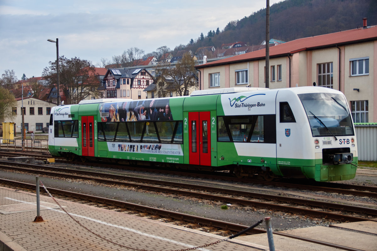 VT 122 der S*T*B abgestellt im Bhf von Meiningen gesehen am 04.04.16.