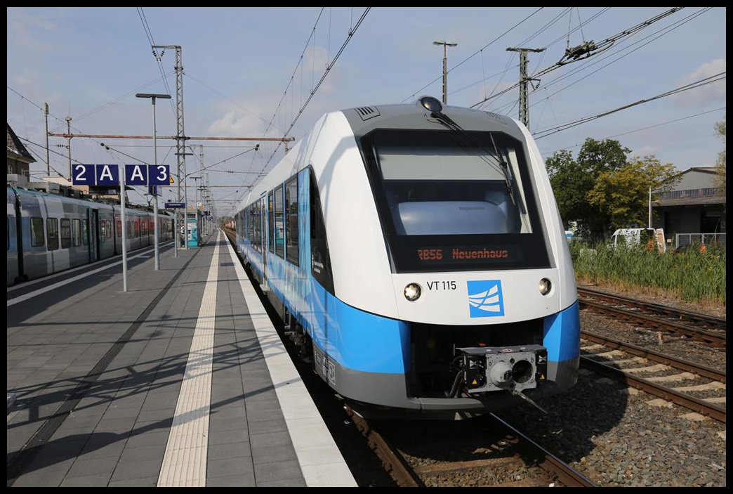 VT 155 der Bentheimer Eisenbahn war am 16.08.2019 auf der neu eingerichteten Personenzug Strecke von Bad Bentheim nach Neuenhaus im Einsatz. Um 11.08 Uhr am Bahnsteig in Bad Bentheim stand die Abfahrt kurz bevor.