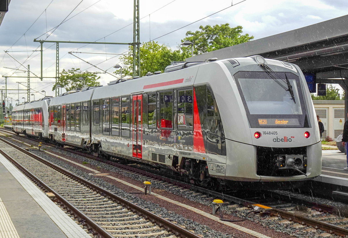 VT 1648 405 mit einem weiteren Lint 41 von Abellio als RE 21 nach Goslar in Magdeburg Hbf, 05.06.2020.