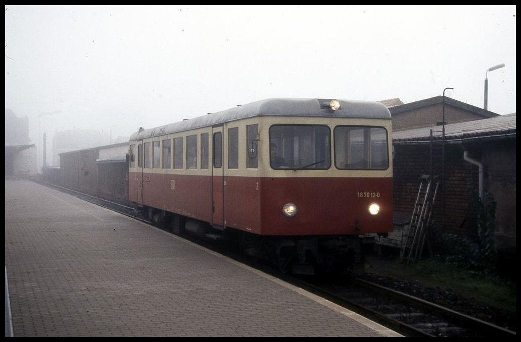 VT 187012 der HSB am 27.10.1996 am Bahnsteig in Nordhausen.